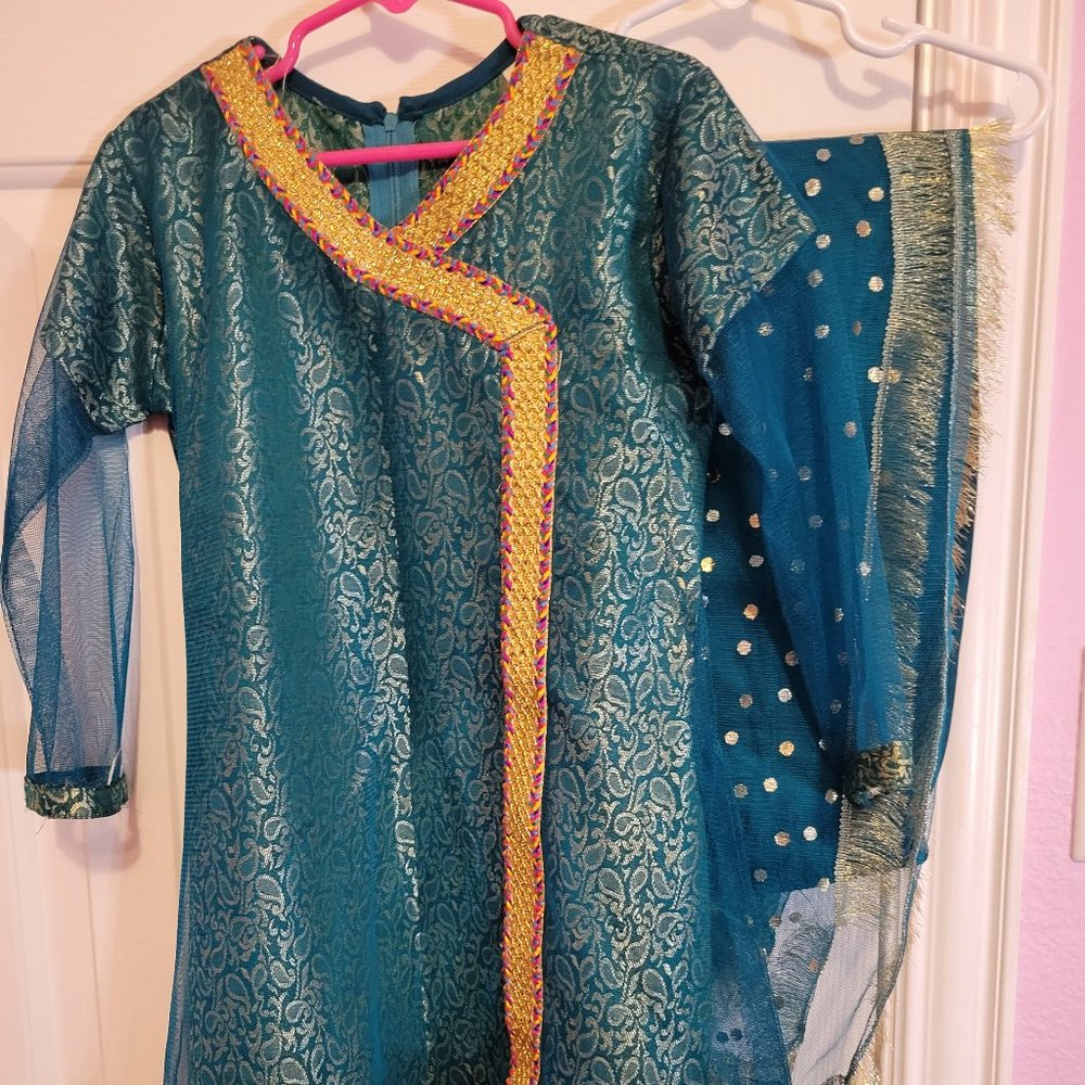 Green indian suit with bracelets - girls outfit